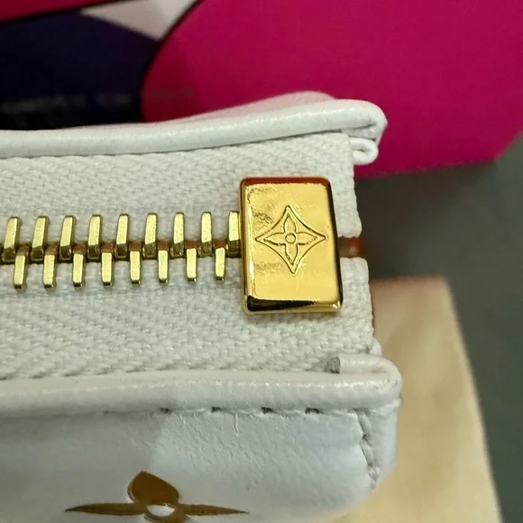 Louis Vuitton White Crossbody Bag with Multicolor Monogram - Picture 10 of 11